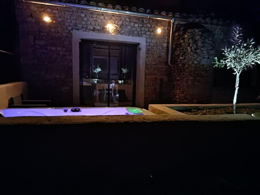 Gite De Charme Avec Jacuzzi Face Au Mont Ventoux Crestet Esterno foto
